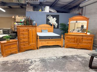 Beautiful Solid Wood Queen Size Bedroom Set With Like New Beautyrest Hybrid Mattress - Delivery Available