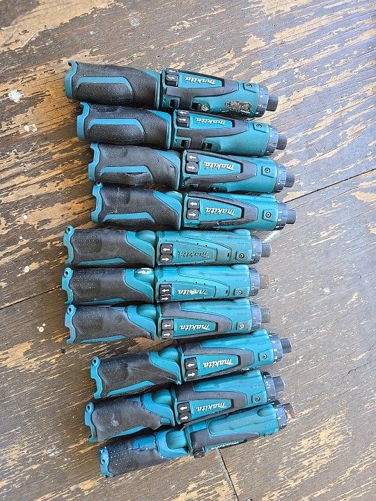 Makita DF010D Screwdrivers (Lot Of 10)