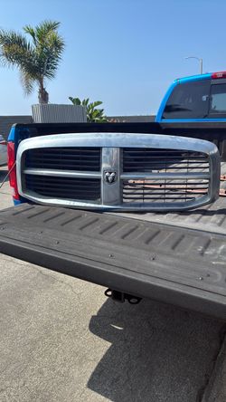 2006 Dodge ram 2500 used front grill