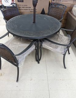 Wilshire Heights 5 Piece Dining Set