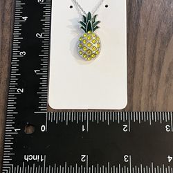 New In Packaging Women’s Pineapple Pendant With 18” Chain & 2” Chain Extender