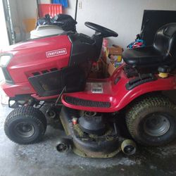 Craftsman T3200 Riding Mower Tractor for Sale in Triadelphia, WV