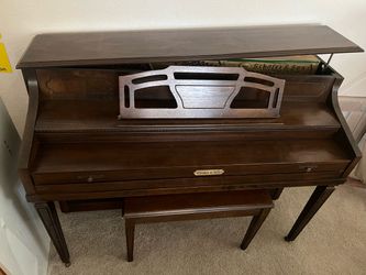 Schafer & Sons Upright Piano w/ Storage Bench – Beautiful Condition