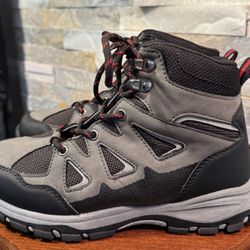 Kids Sz 3 High Sierra High Top hiking boots in a gray and black EUC