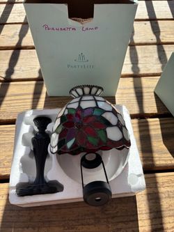 Retired PartyLite Poinsettia Tiffany Style Stained Glass Lamp Tea Light Candle Holder P8252