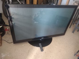 50" inch LG TV WITH REMOTE