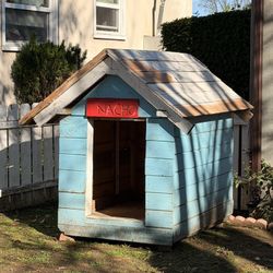 Free DOG House -Moving Must go! Msg For Details 