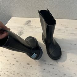 Tom’s rain boots size 8 boys