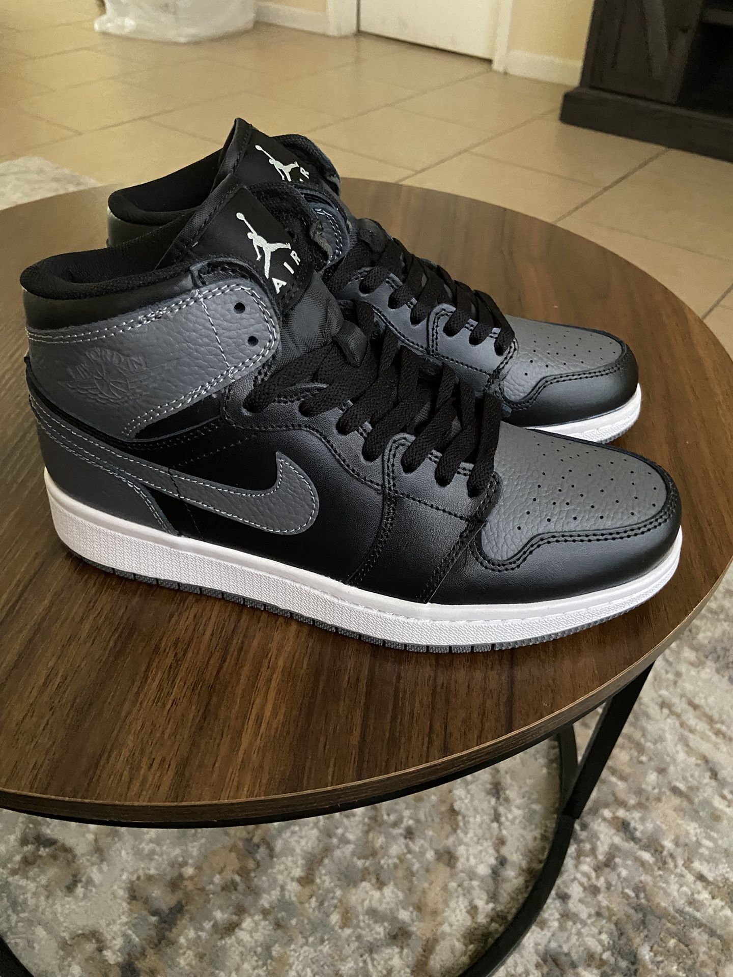 Nike Air Jordan Men’s Size 8 (New Nuevos)