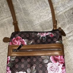 Giani Bernini’s compact crossbody