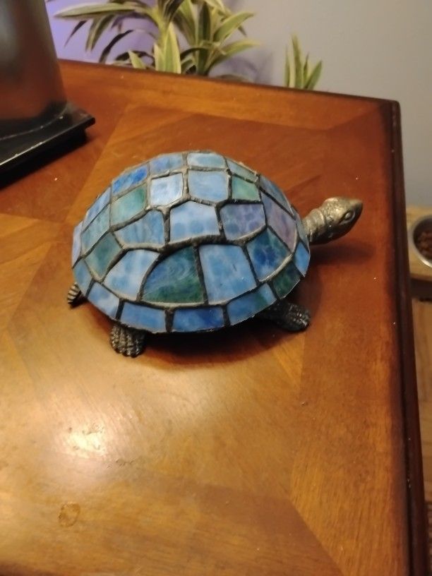 Antique Tiffany Style Table Lamp.