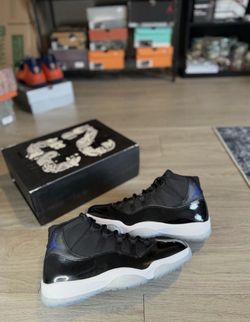 Dead stock retro 11 space jam jordans size 15