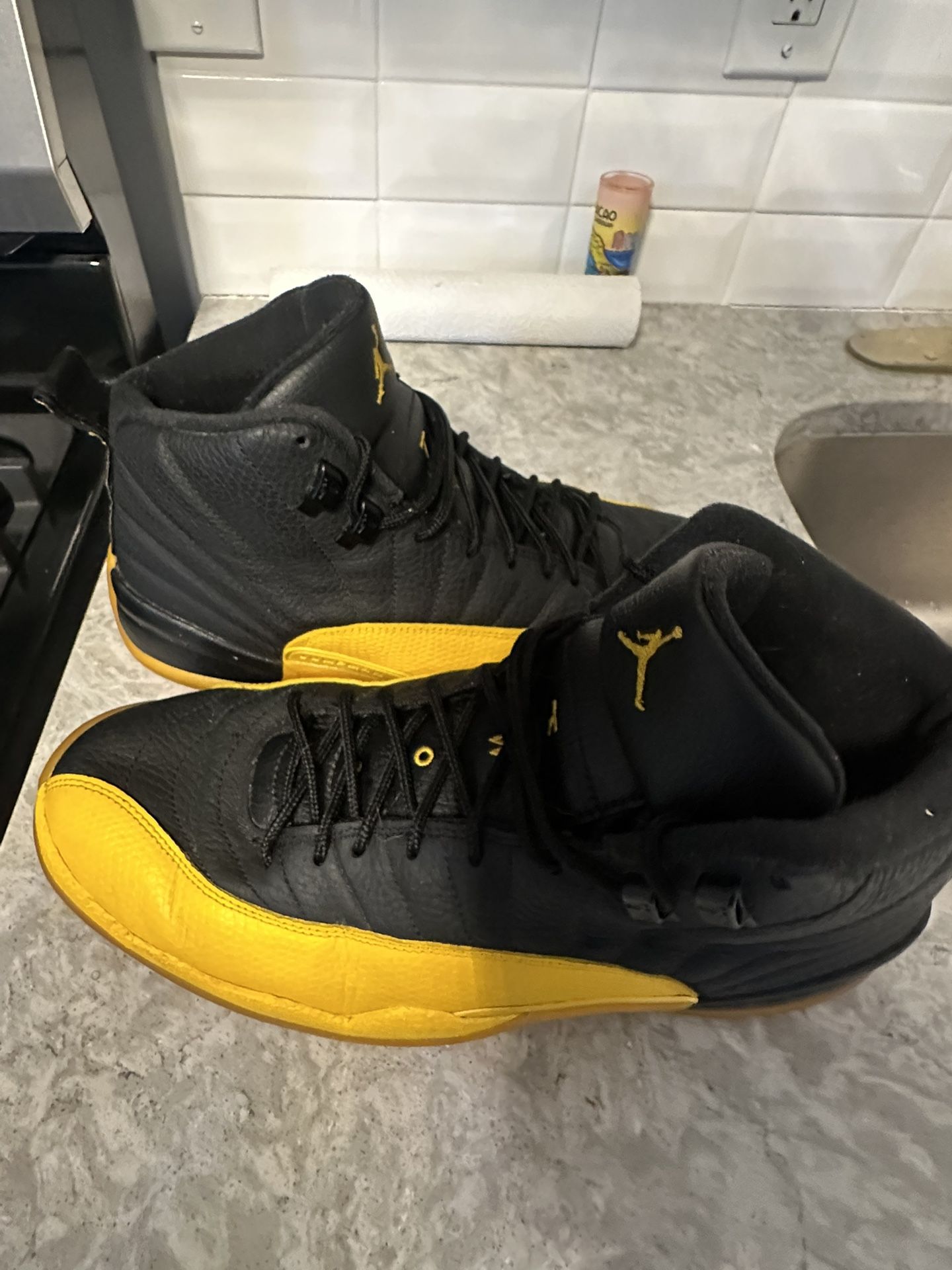 AIR JORDAN 12 'University Gold'