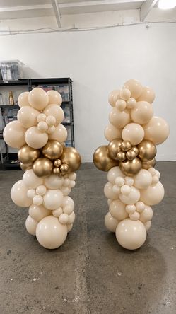 Luxury Ivory & Gold Balloon Columns – Elegant Event Decor