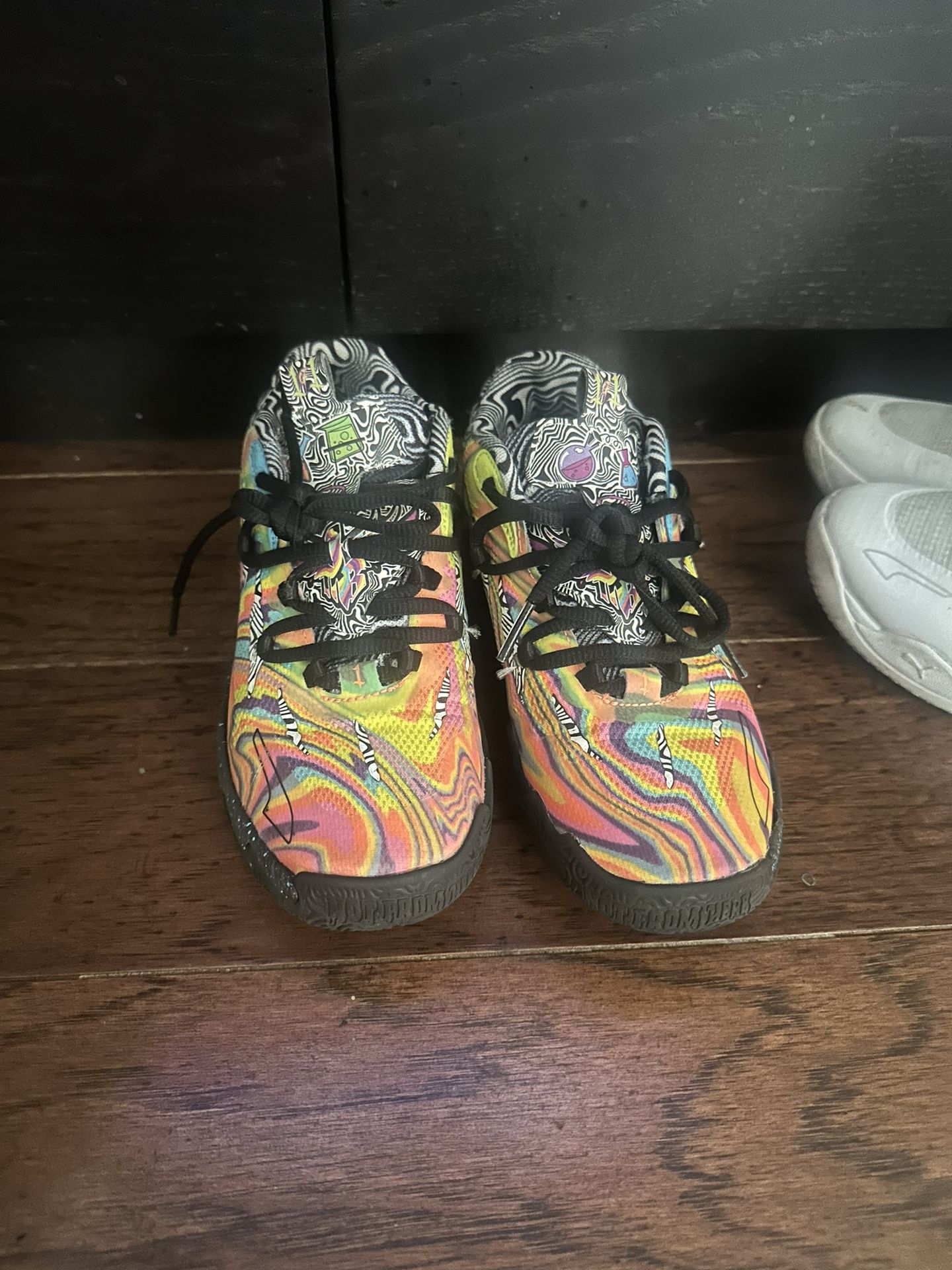 LaMelo Shoe bundle 13c