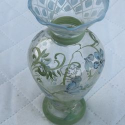 Vintage  Hand Painted Bud 4 Inches Tall Vase No Cracks Or Chips Beautiful Hand Painted 