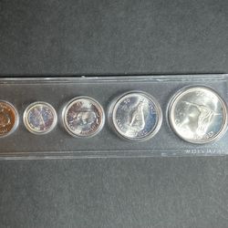 Beautiful Silver 1967 Canada Coin Set 1.1 Oz Of Silver