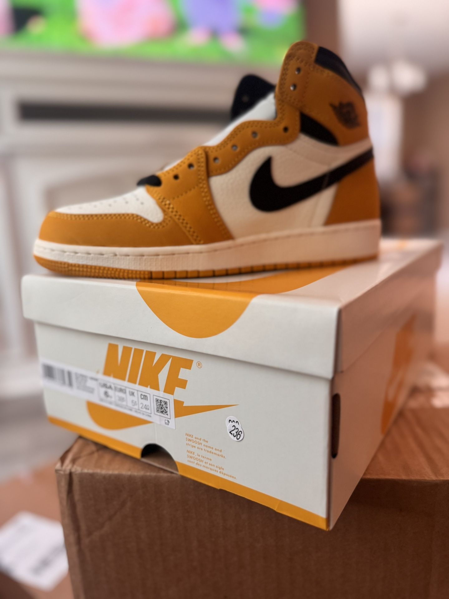 Air Jordan Retro 1 High OG GS Yellow OCHRE