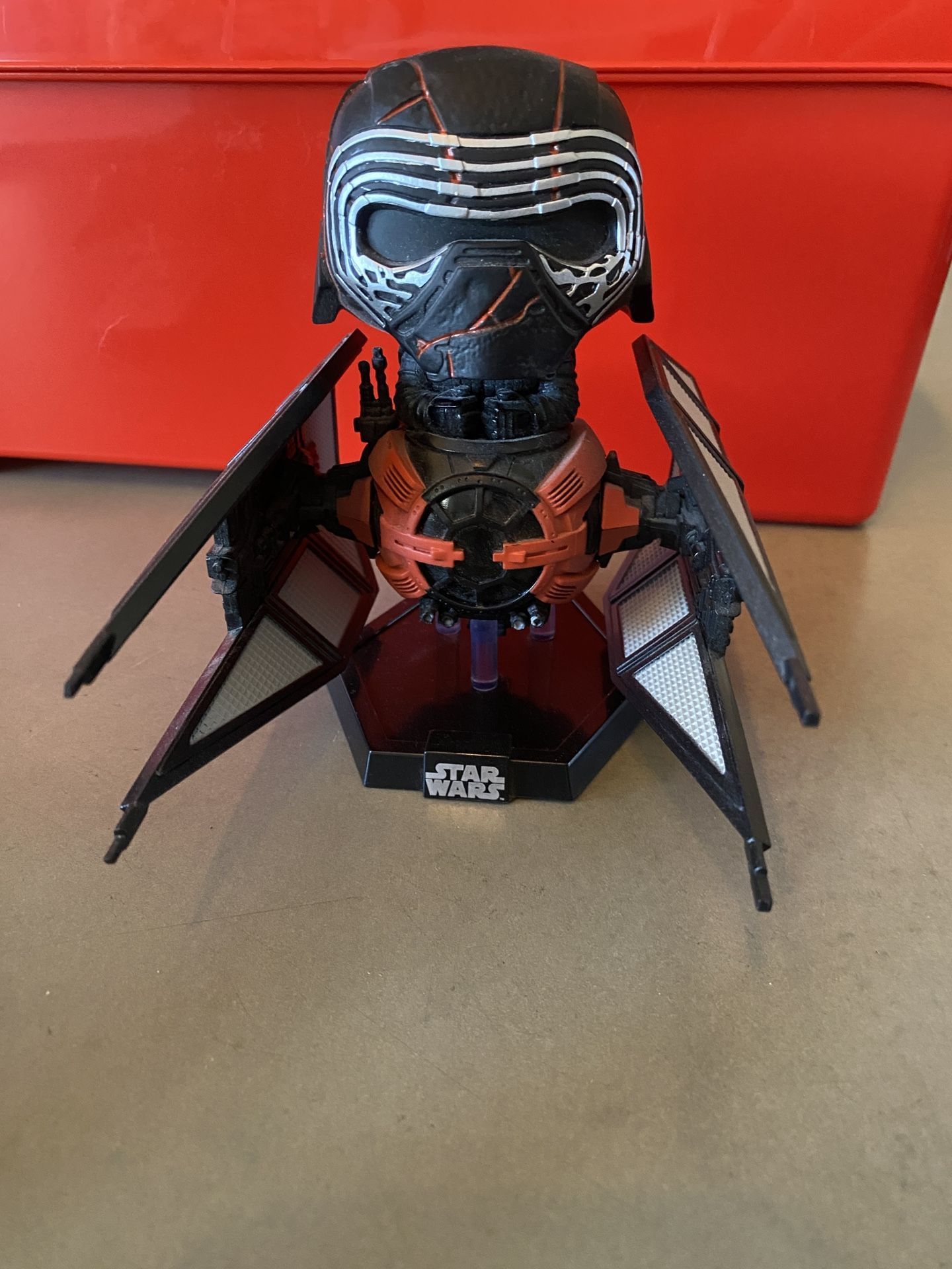 Star Wars Kylo Ren Bobble Funko Pop