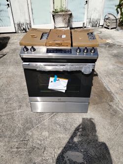 New GE Gas Range With Griddle New