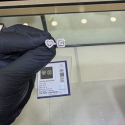 18k gold ring with a heart and baguette diamonds. All natural