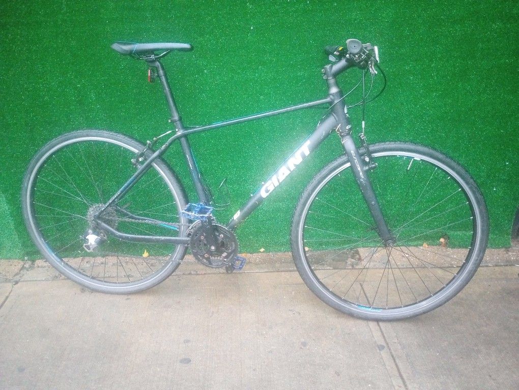 Giant Escape 2 Hybrid - Gravel/Trail, City Commuter/Road