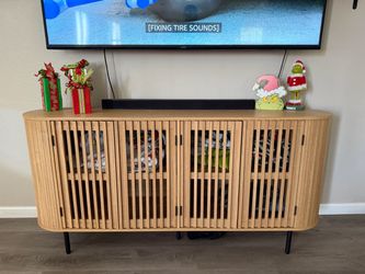 Entertainment center