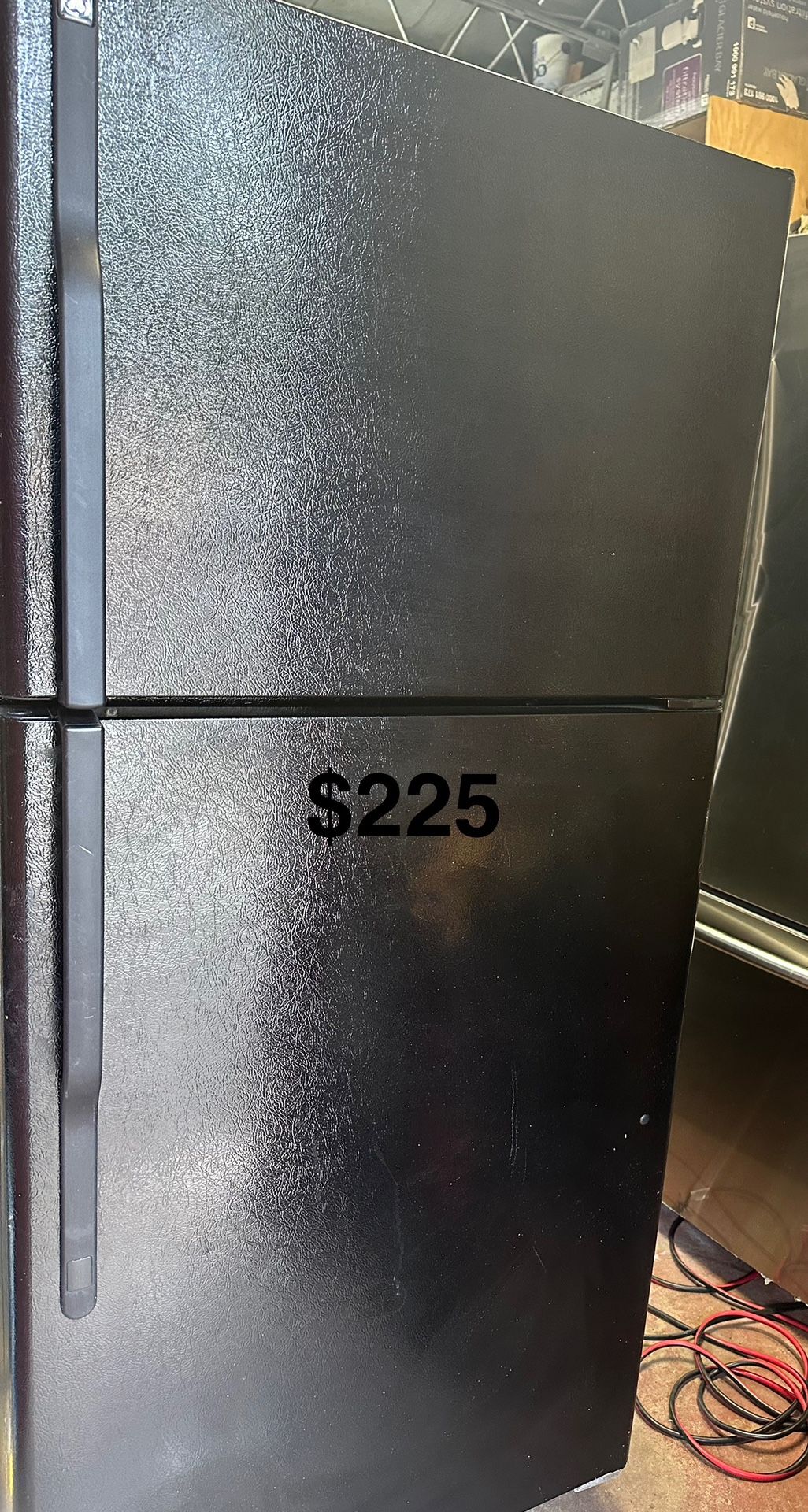 GE REFRIGERATOR BLACK ($225) Ice Cold