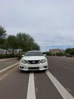 NISSAN ALTIMA 2.5 SV 2017  Clean title  Emissions for two years  Very good engine  Very good transmission  Good suspension  New tires all 4  Screen st