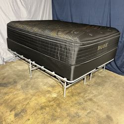 Queen Mattress! Queen Hybrid Mattress!