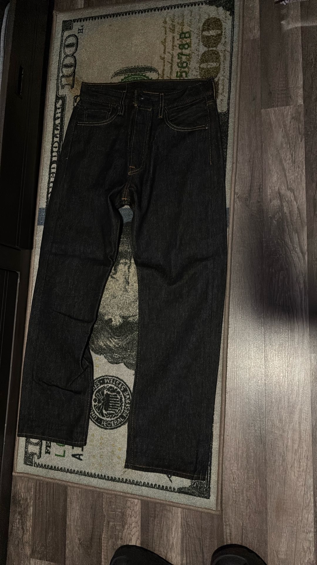 Charcoal Levis 501