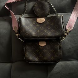 Louis Vuitton multi-pochette bag