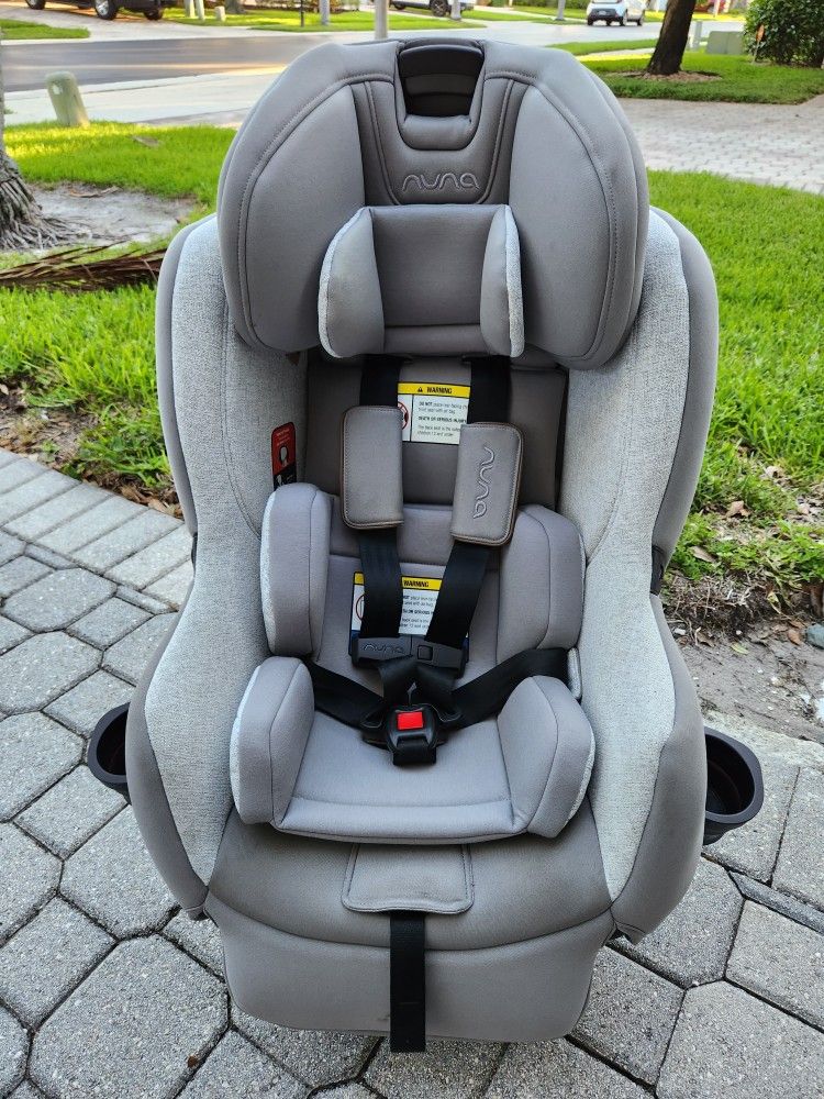 Nuna RAVA Convertible Car Seat Used Good Condition