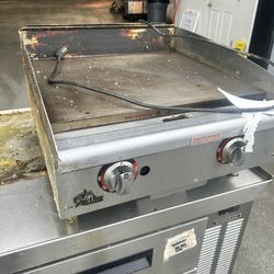 Star-Max manual gas griddle, model 624MF-LP.