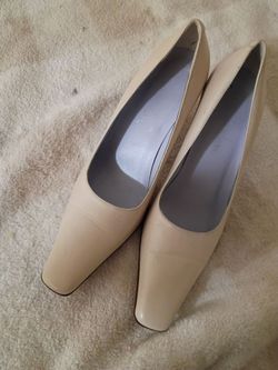 Caslon heels