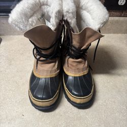 Snow  Boots  SIZE 9 Women 