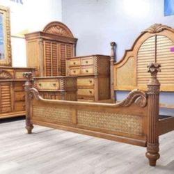 PALM COURT BEDROOM SET . 