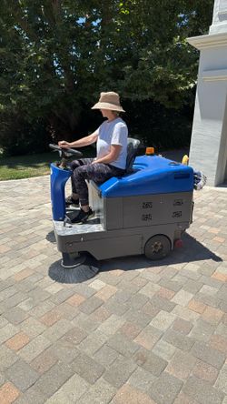 Outdoor Leaf Sweeper, Electric, Fast And Easy!