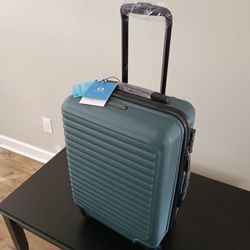 Luggage New 22 inch Green