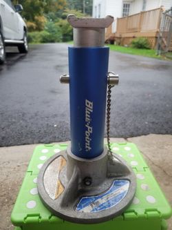 Aluminum  jack  stands