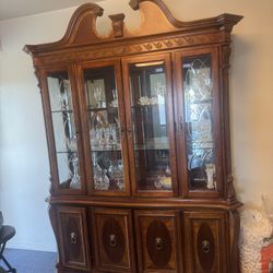 Tradtional Wooden China Cabinet