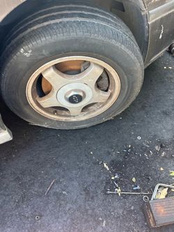 Chevrolet 5-Spoke Alloy Wheel with Tire