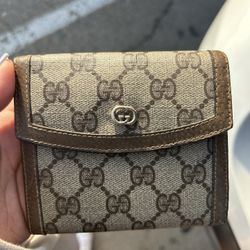 AUTHENTIC GUCCI WALLET