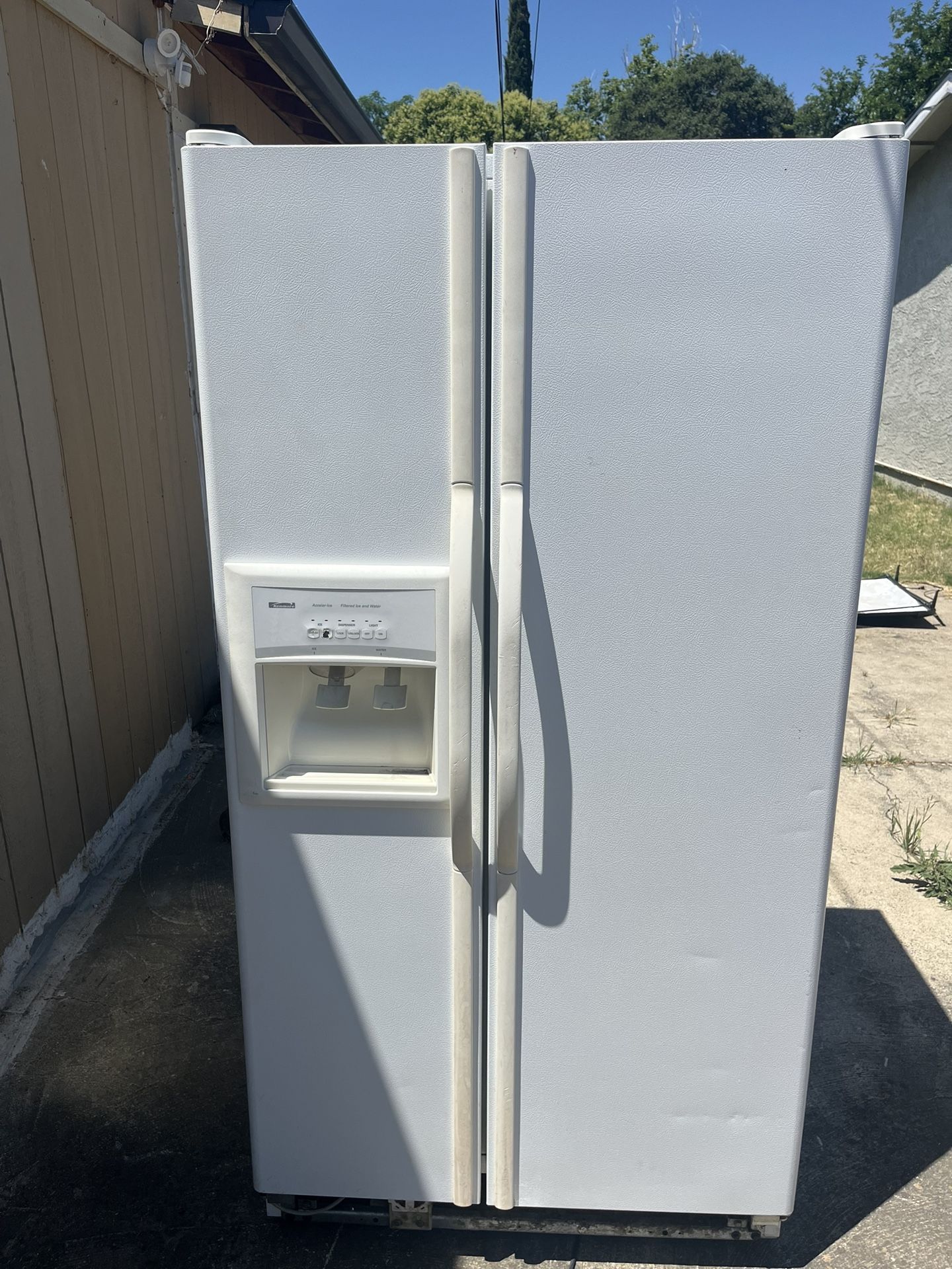 WHITE KENMORE SIDE BY SIDE REFRIGERATOR Delivery Available for small fee 🚛