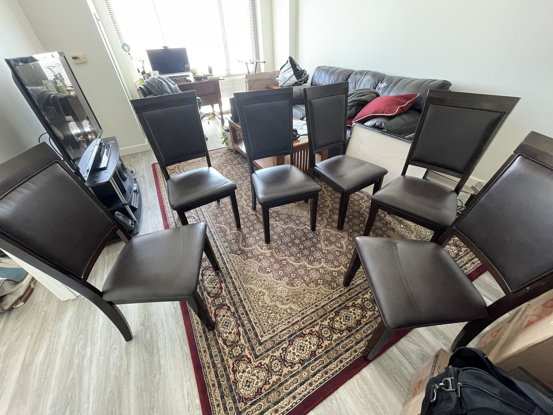 Dining Table With Six Chairs In Great Condition