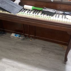 Good Working Piano 