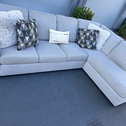 perfect shape gray sectional couch !!!