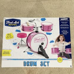 $40 first act discovery drum set 