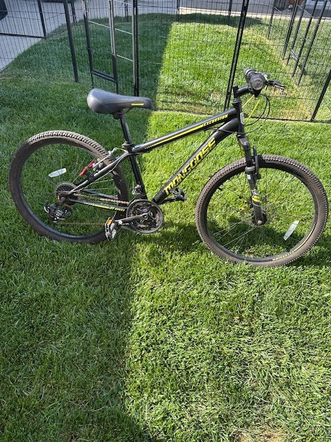 Mongoose Mountain Bike 21 Speed Front Disk Brake And Front Suspencion