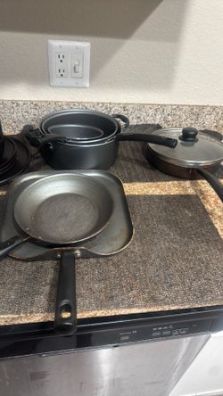 Nonstick pot and pan set